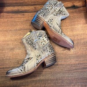 FRYE Deborah studded short - new